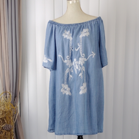 Easel Los Angeles Dresses & Skirts - Easel Womens Washed Blue Off-Shoulder Embroidered Tunic Dress.